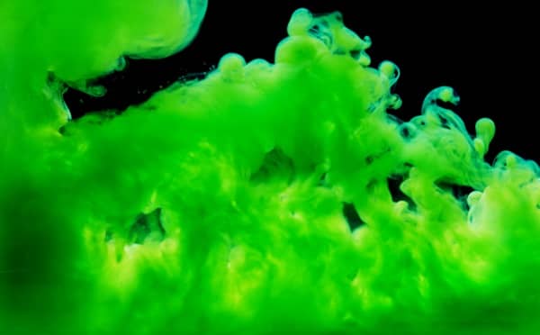 comment utiliser un traceur ou liquide fluorescent à base de fluorescéine pour rechercher une source d'humidité ou des zones d'infiltrations