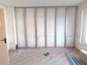 isoler phoniquement un mur pour ne plus entendre les voisins bruyants autour de Lille