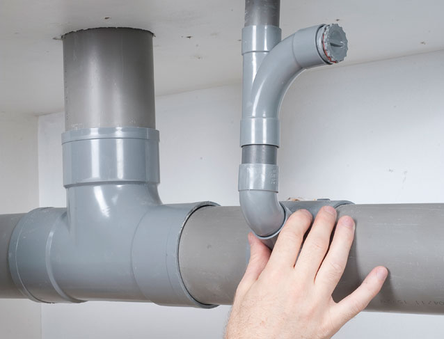 modifier et trénover des canalisations d'évacuations et d'eau usées