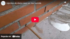 injection de résine par perçage dans le mur humide. les injectoioons sont faites à interval régulier et la résine pénètre dans l'épaisseur complète du mur