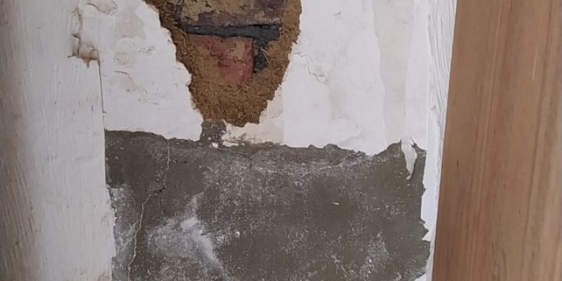 le torchs en bas de mes murs est mouillé à cause des remontées capillaires, comment réparer et enlever l'humidité