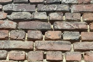 des joints poreux sont un grave problème pour un mur qui risque de se déformer